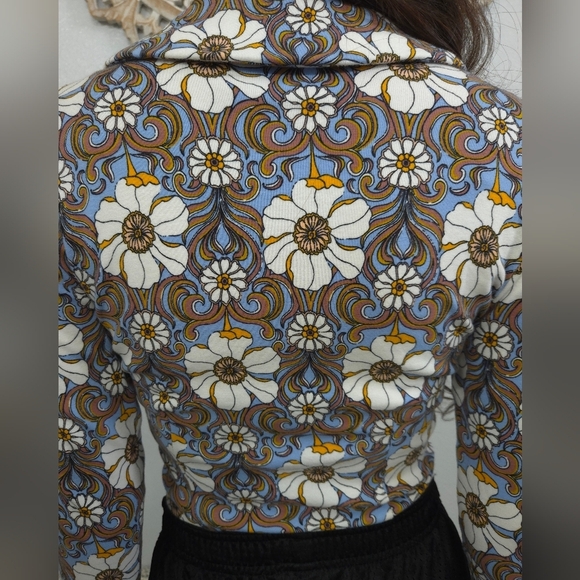 Maeve Blu Motif Floral Button-Up Top - Picture 6 of 12